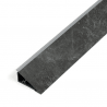 Das Black Concrete Dichtungsleiste wird von dem führenden Hersteller KRONOSPAN hergestellt .Die Dichtungsleisten sind ideal für eine funktionelle Verbindung zwischen Arbeitsplatte und Rückwand (oder auch mit einer glatten Wand), zu der sie farblich passen.DieDichtungsleiste ist in einer Standardlänge von 4000 mm erhältlich .