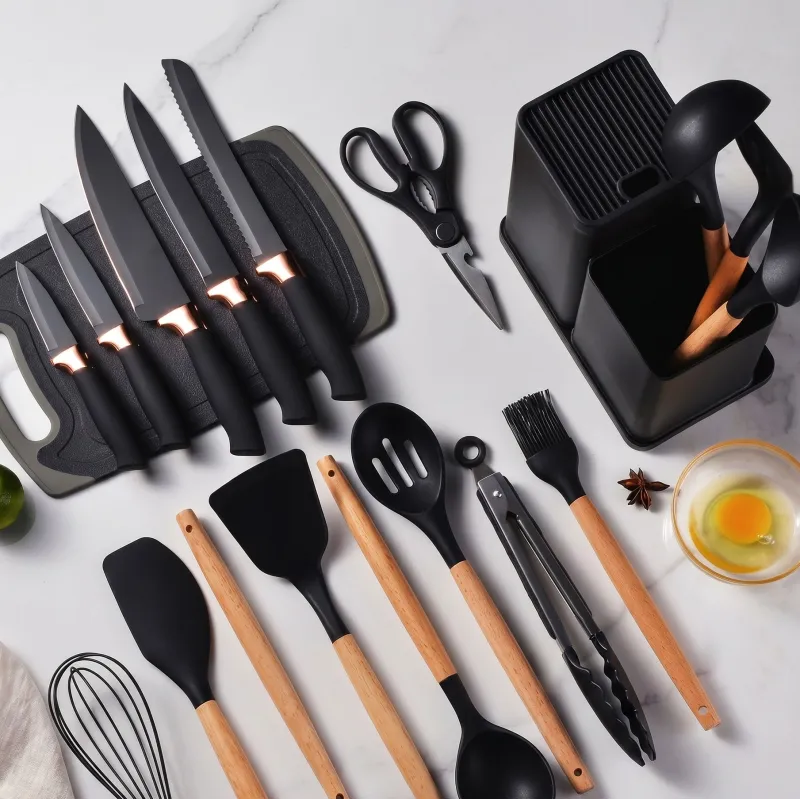 Set aus 12 Küchenbestecken und Messern mit Schere und Brett ELYS / Schwarz