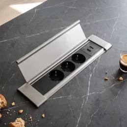 SLIM BOX SCHUKO 3-fach Steckdosenleiste für den Innenbereich 230V + USB / Edelstahl