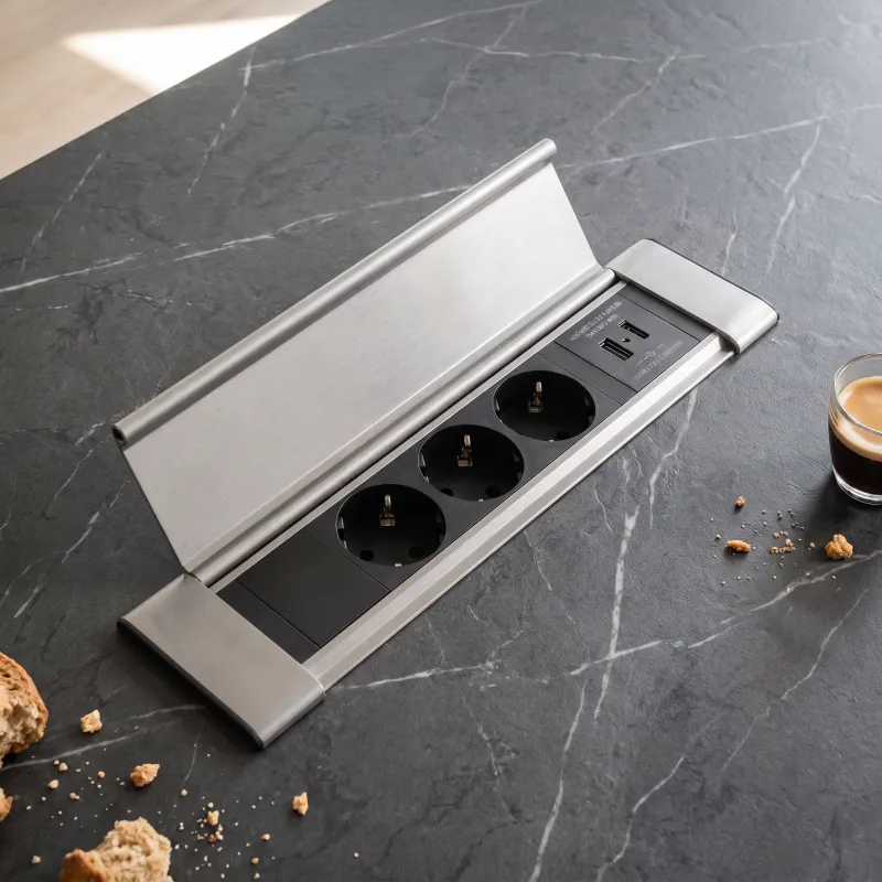 SLIM BOX SCHUKO 3-fach Steckdosenleiste für den Innenbereich 230V + USB / Edelstahl