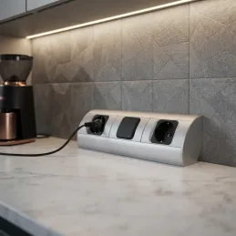 Innen-Steckdosenleiste CORNER SCHUKO 2x 230V mit Schalter / Aluminium