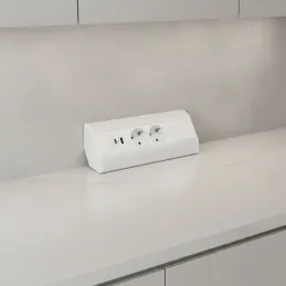 Innen-Steckdosenleiste CORNER SCHUKO 2x 230V + USB A-C / Weiß matt