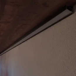 Eckiges Aluminiumprofil ZARIA für LED-Beleuchtung mit milchiger Abdeckung / Schwarz matt