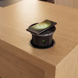 Automatische ausfahrbare Steckdose AMBIENTE SCHUKO 3x230V + USB A-C mit Licht und Ladefunktion / Schwarzes Glas