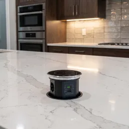 Automatische ausfahrbare Steckdose AMBIENTE SCHUKO 3x230V + USB A-C mit Licht und Ladefunktion / Schwarzes Glas