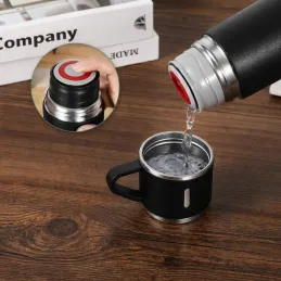Design-Thermosflasche mit 3 Bechern 400 ml / Schwarz matt